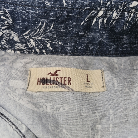 Hollister large button down long sleeve shirt. - Picture 4 of 10
